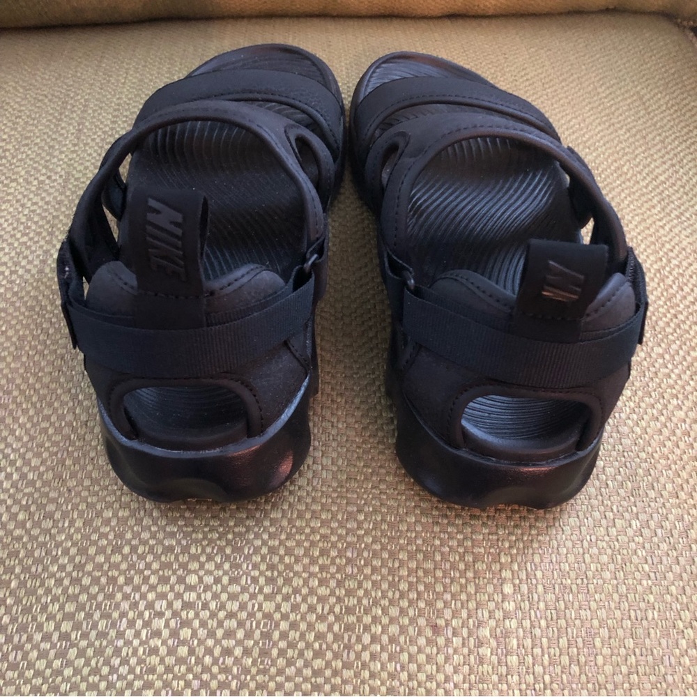 Women’s Nike Sandal - Picture 2 of 6